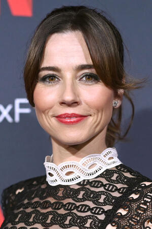 Linda Cardellini Biography Fandango